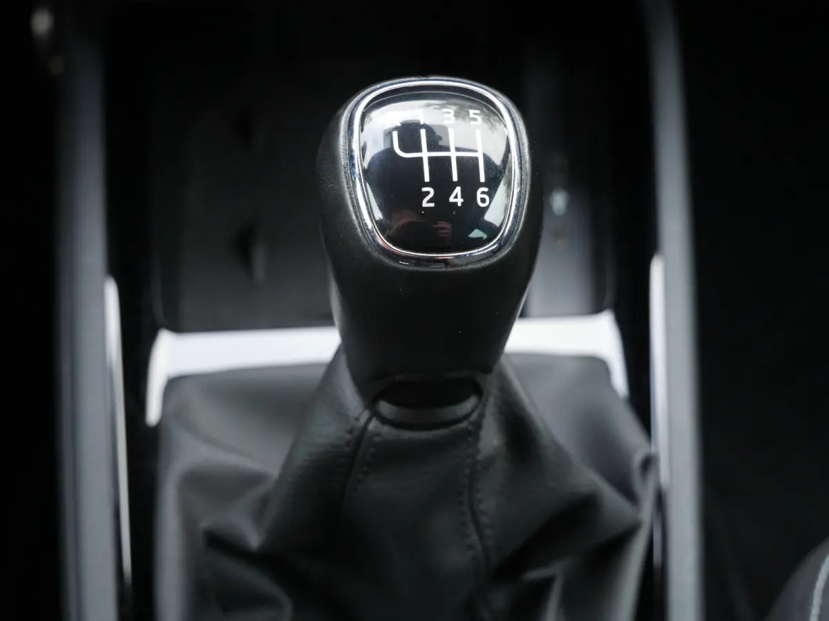 1.0 TSI Sport Business | Stoelverwarming | Apple Carplay/Android Auto