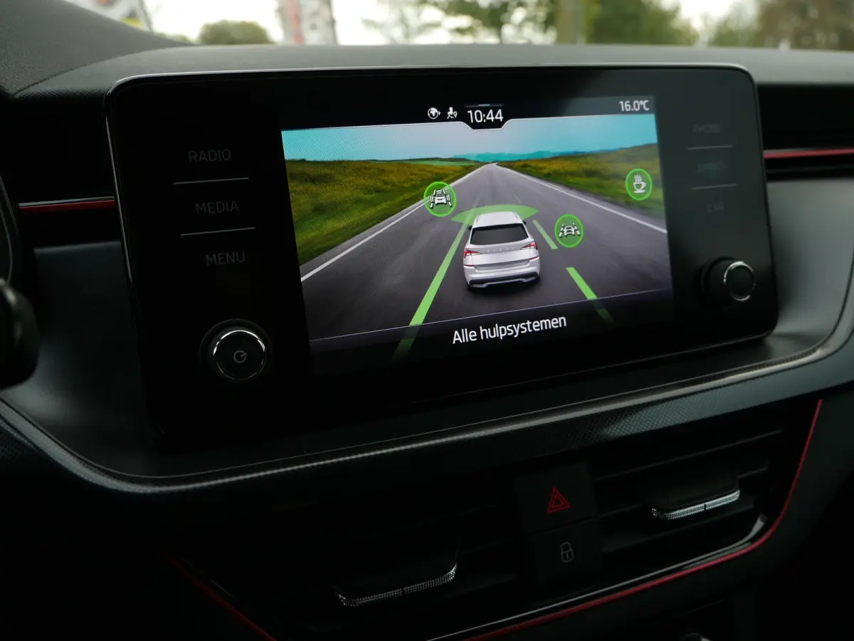 1.0 TSI Sport Business | Stoelverwarming | Apple Carplay/Android Auto