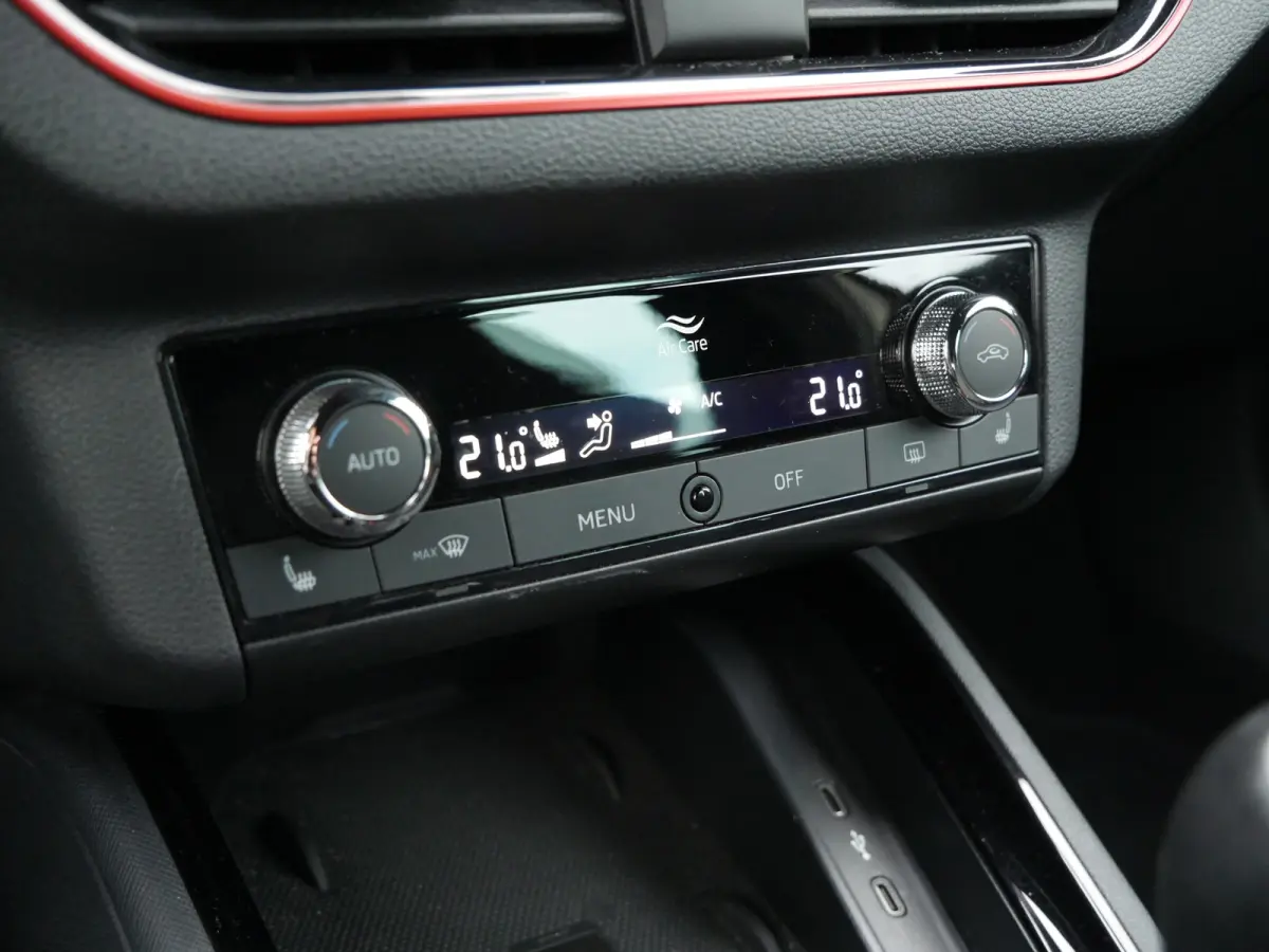 1.0 TSI Sport Business | Stoelverwarming | Apple Carplay/Android Auto