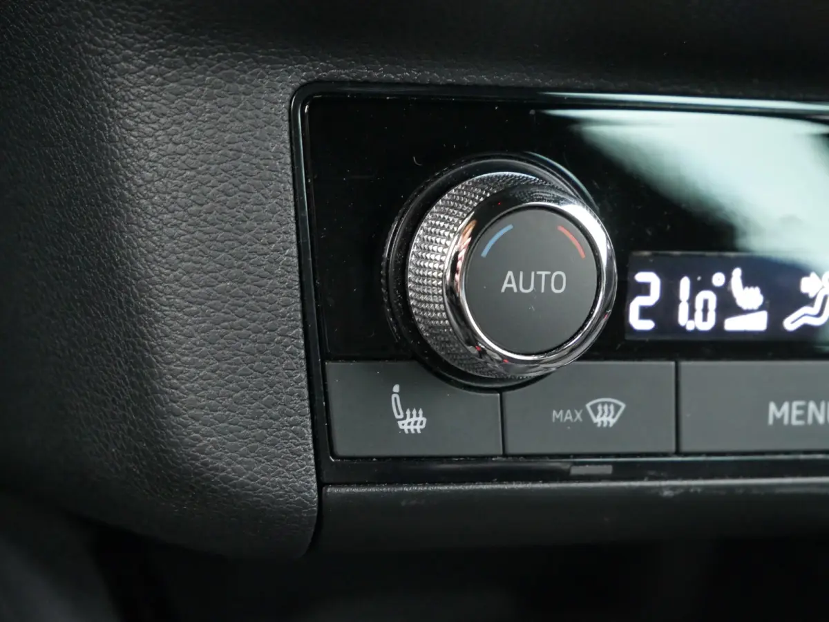 1.0 TSI Sport Business | Stoelverwarming | Apple Carplay/Android Auto