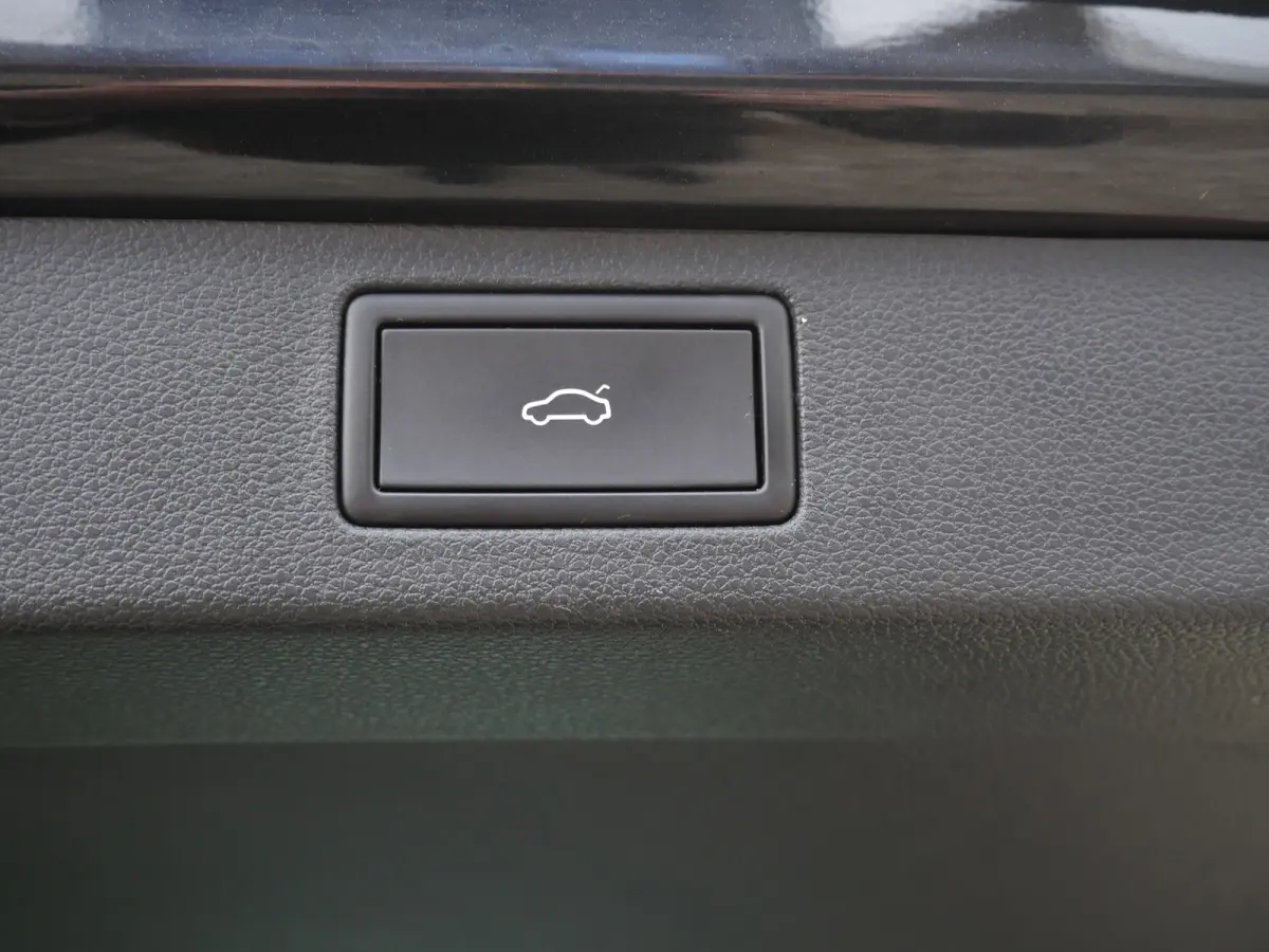 1.0 TSI Sport Business | Stoelverwarming | Apple Carplay/Android Auto