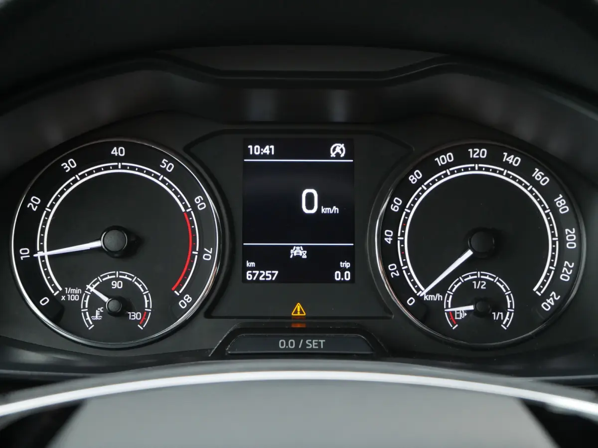 1.0 TSI Sport Business | Stoelverwarming | Apple Carplay/Android Auto