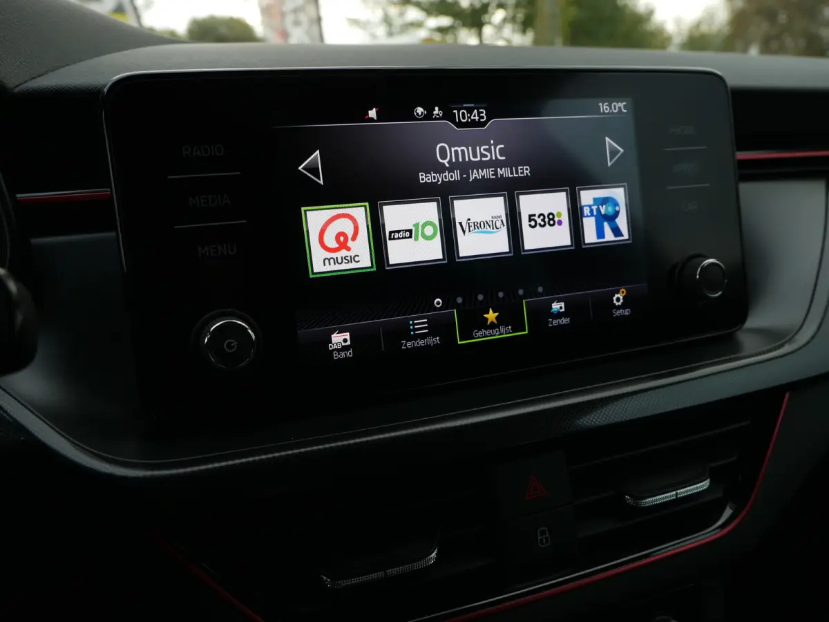 1.0 TSI Sport Business | Stoelverwarming | Apple Carplay/Android Auto