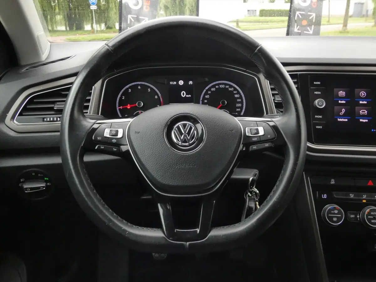 1.0 TSI Style Plus Pack | 17"inch | Two-Tone | Privacy | 2xPDC |