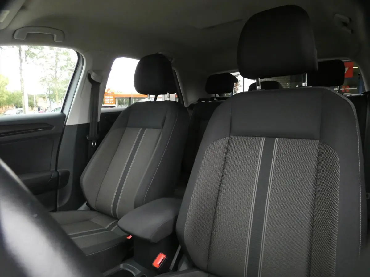1.0 TSI Style Plus Pack | 17"inch | Two-Tone | Privacy | 2xPDC |
