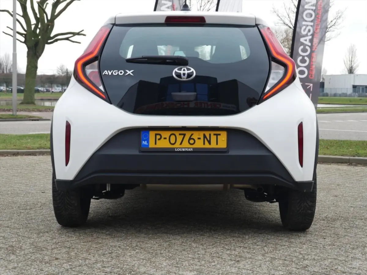 1.0 VVT-i MT Play | Carplay | Camera |
