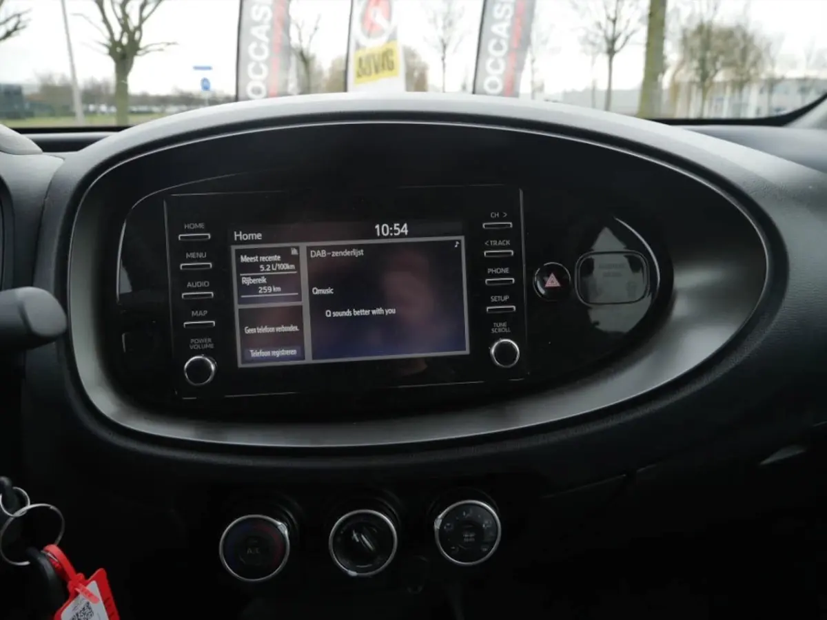 1.0 VVT-i MT Play | Carplay | Camera |
