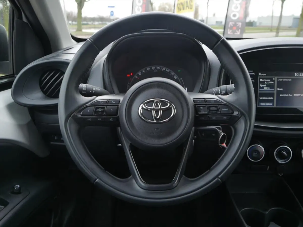 1.0 VVT-i MT Play | Carplay | Camera |