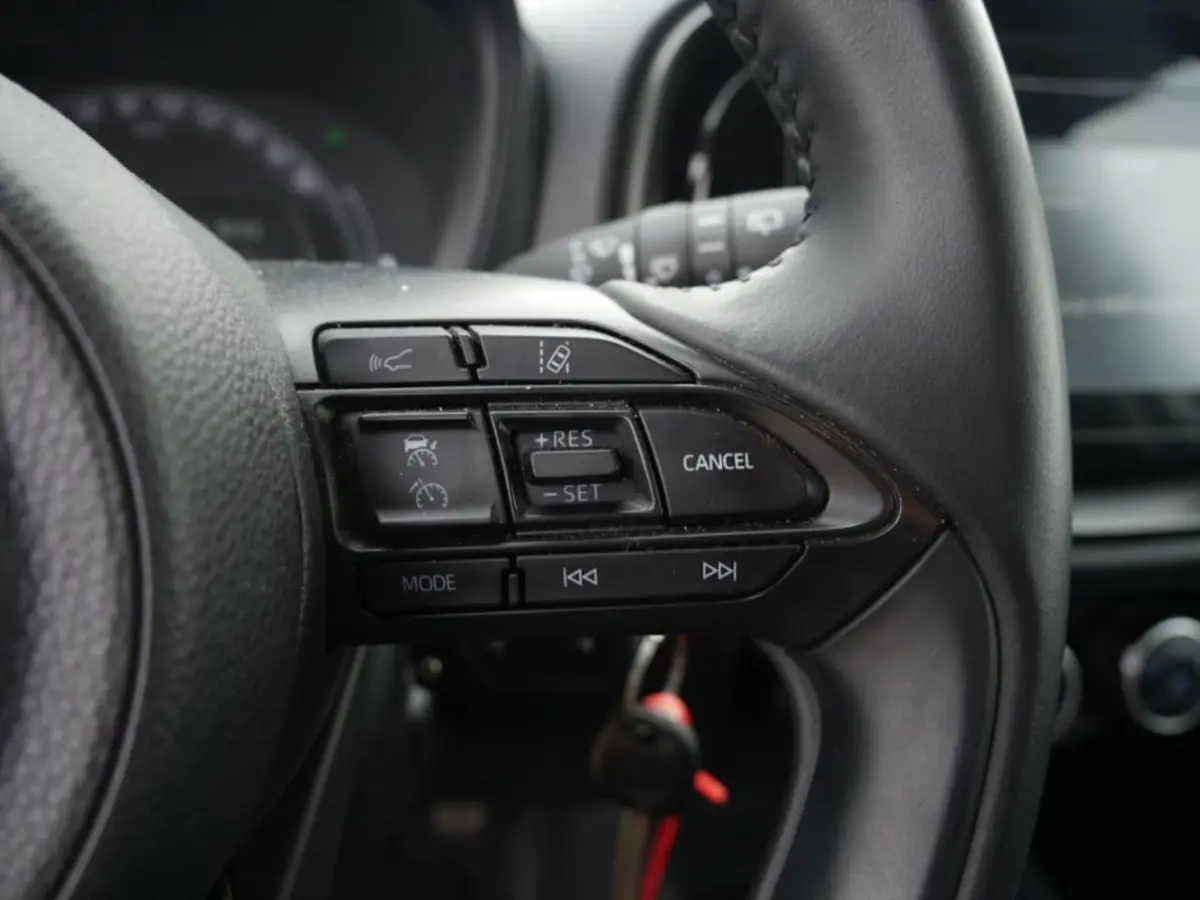 1.0 VVT-i MT Play | Carplay | Camera |