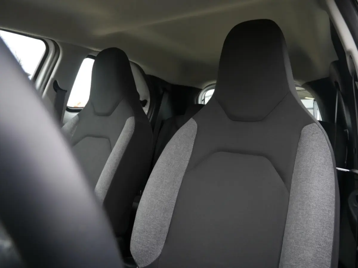 1.0 VVT-i MT Play | Carplay | Camera |
