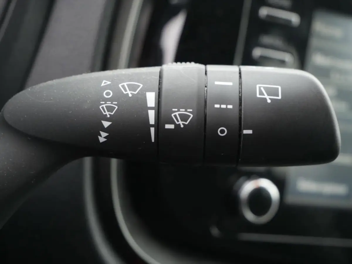 1.0 VVT-i MT Play | Carplay | Camera |
