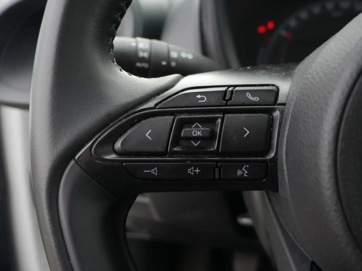 1.0 VVT-i MT Play | Carplay | Camera |