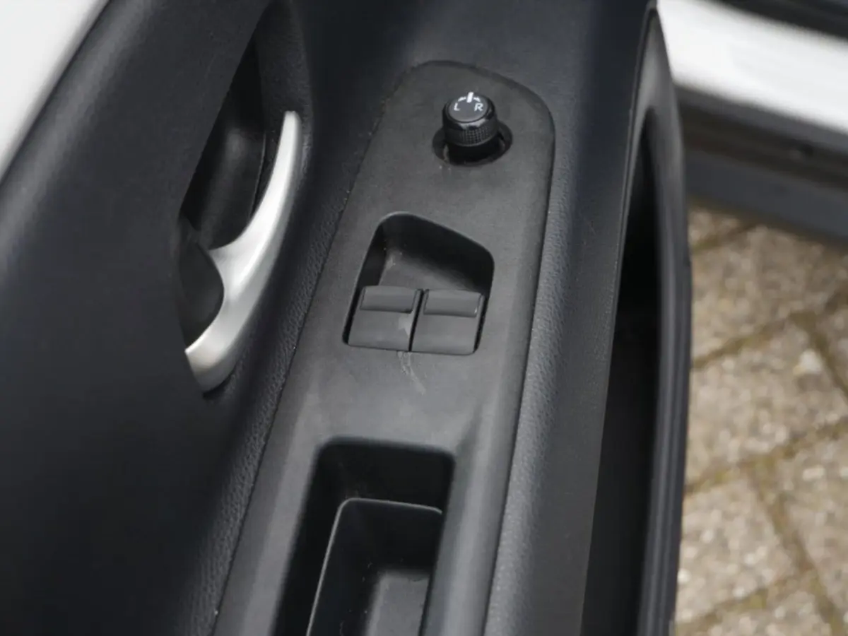 1.0 VVT-i MT Play | Carplay | Camera |
