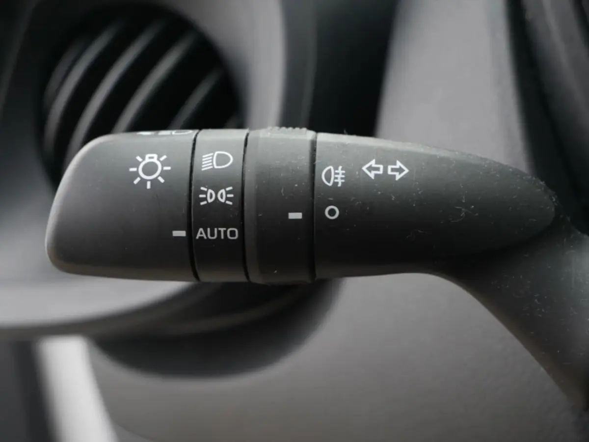 1.0 VVT-i MT Play | Carplay | Camera |