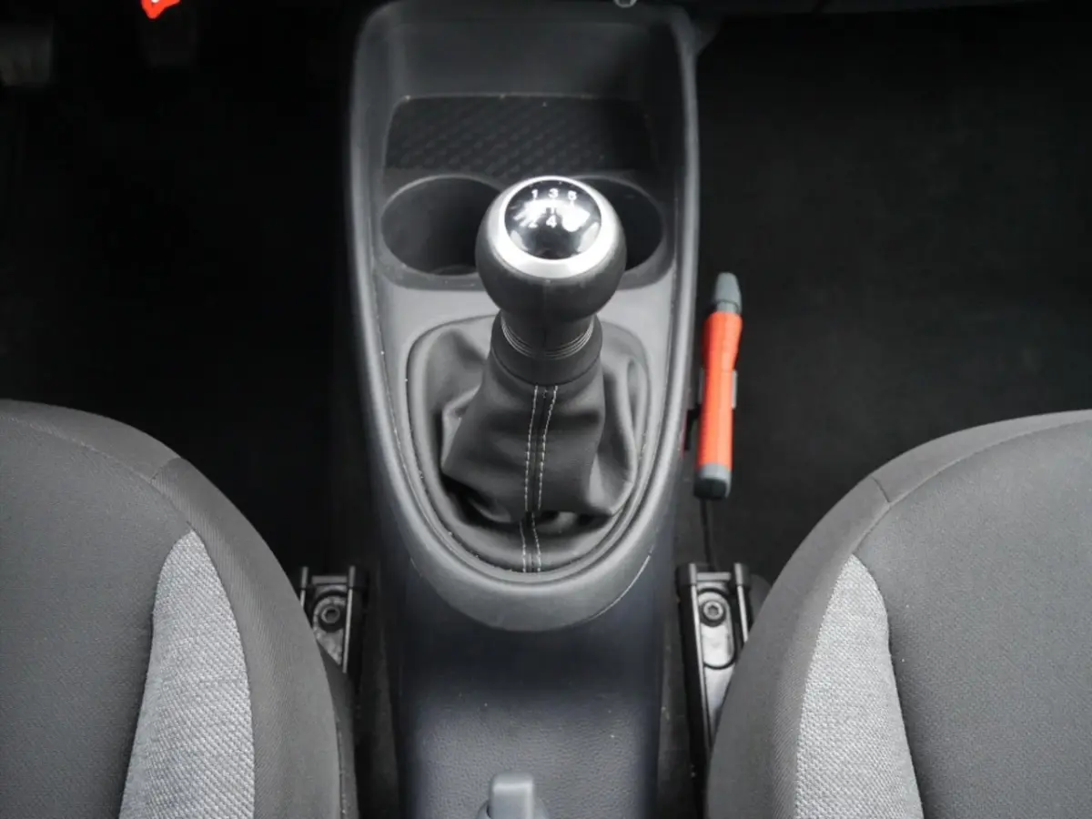 1.0 VVT-i MT Play | Carplay | Camera |