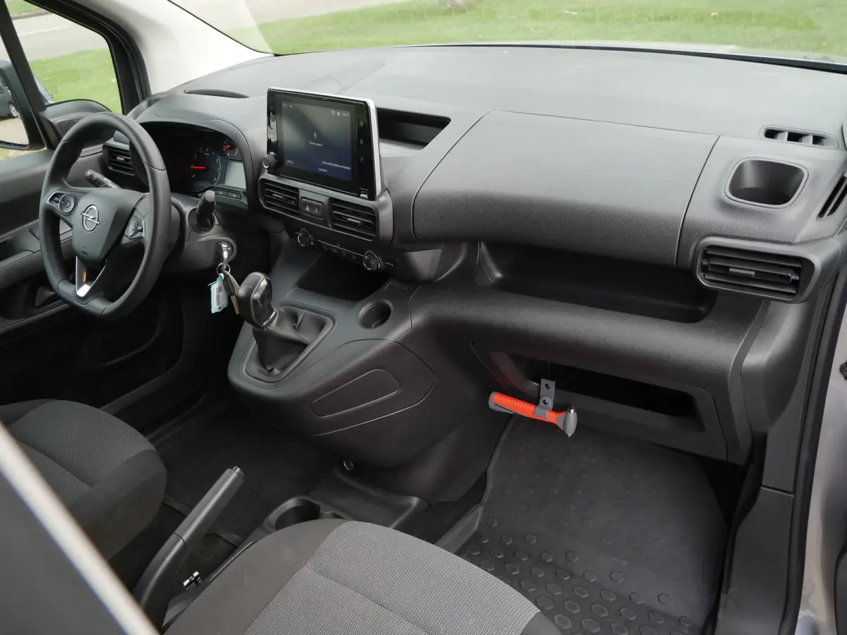 1.5D 102pk L2H1 Edition Plus | Apple Carplay/Android Auto | PDC | DAB+ |