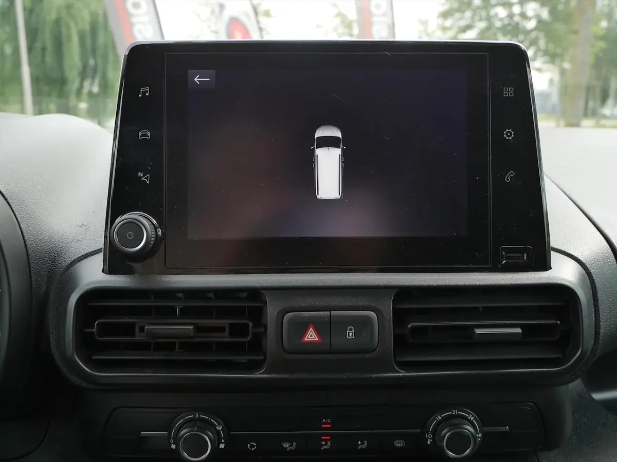 1.5D 102pk L2H1 Edition Plus | Apple Carplay/Android Auto | PDC | DAB+ |