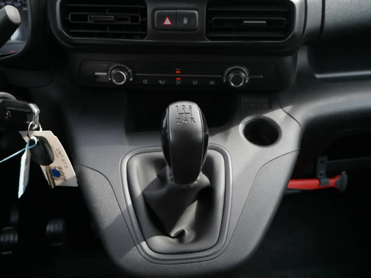 1.5D 102pk L2H1 Edition Plus | Apple Carplay/Android Auto | PDC | DAB+ |