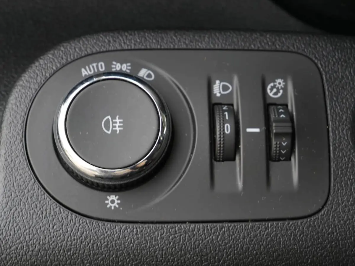1.5D 102pk L2H1 Edition Plus | Apple Carplay/Android Auto | PDC | DAB+ |