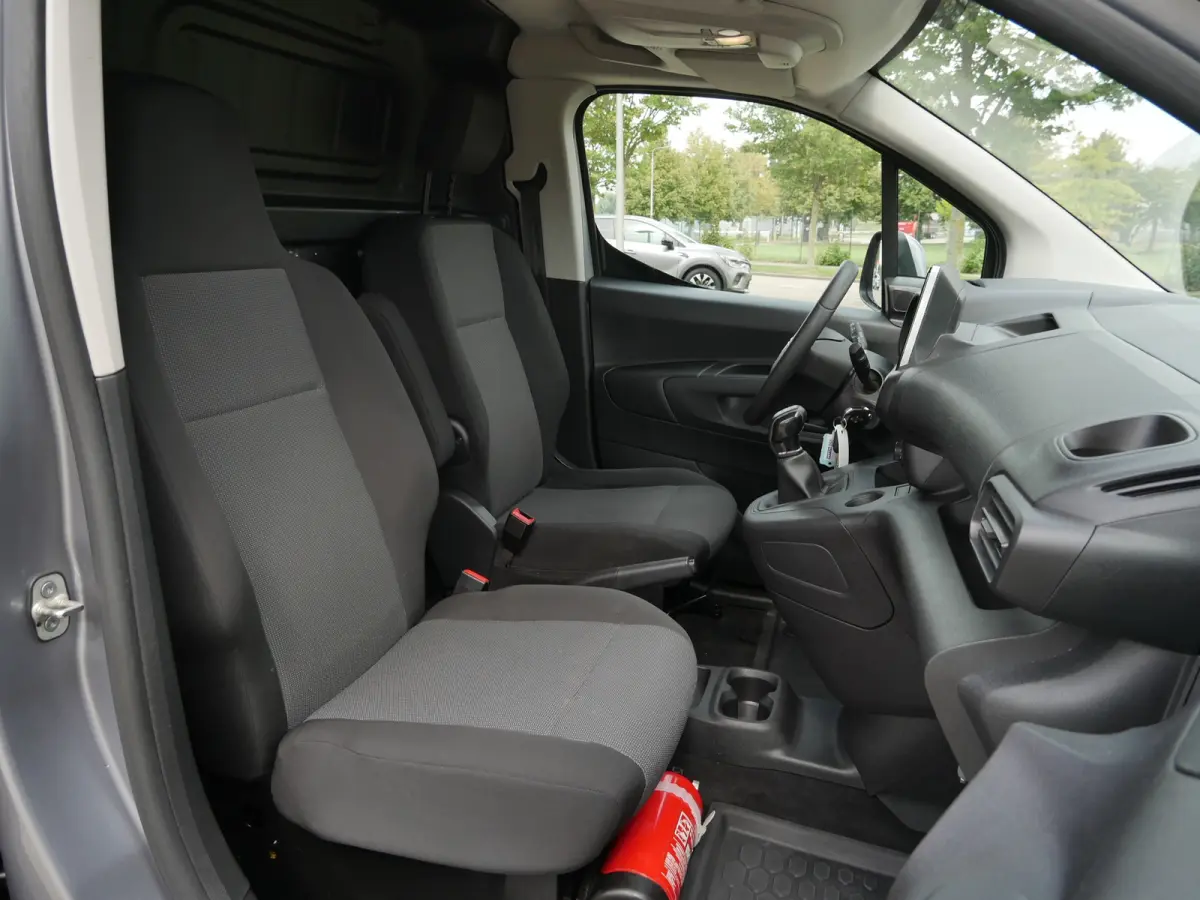 1.5D 102pk L2H1 Edition Plus | Apple Carplay/Android Auto | PDC | DAB+ |