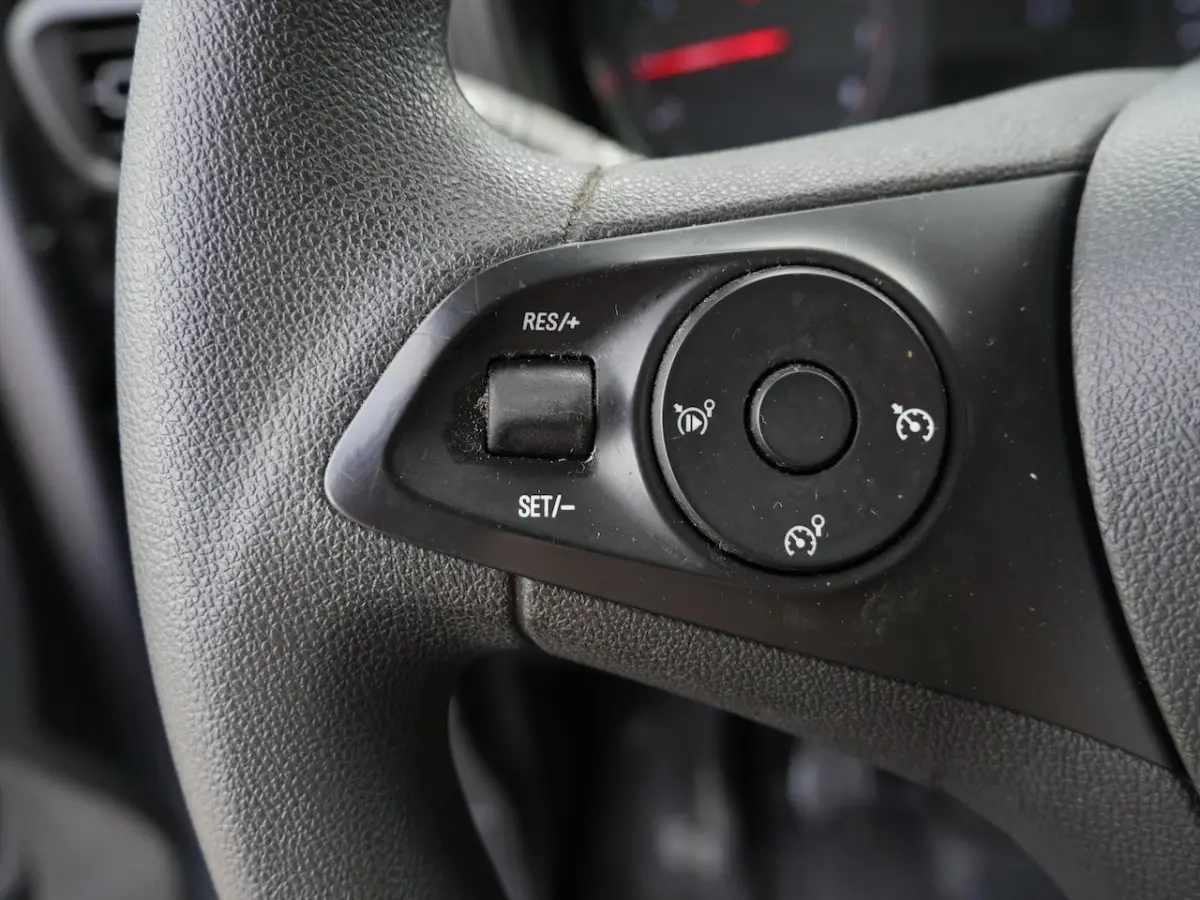 1.5D 102pk L2H1 Edition Plus | Apple Carplay/Android Auto | PDC | DAB+ |