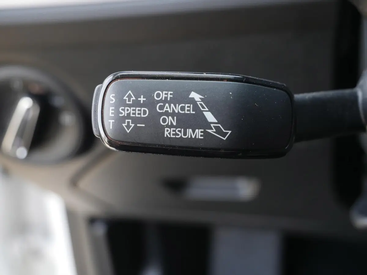 1.0 EcoTSI Style Business Intense
