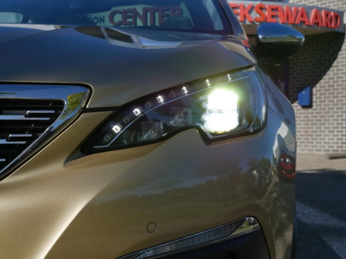 1.2 PureTech Blue Lease Premium