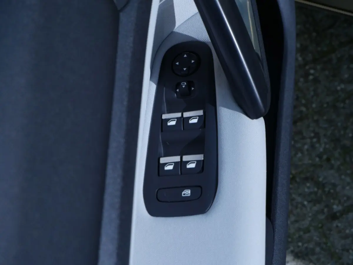 1.2 PureTech Blue Lease Premium
