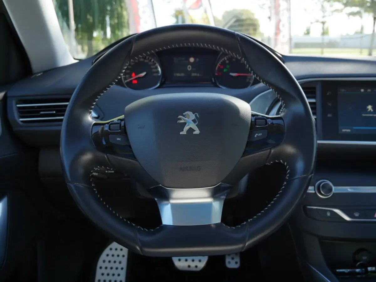 1.2 PureTech Blue Lease Premium