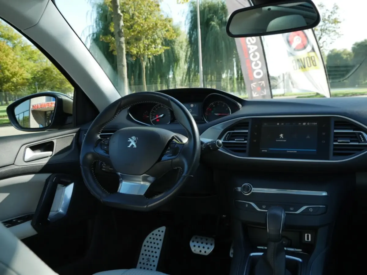 1.2 PureTech Blue Lease Premium