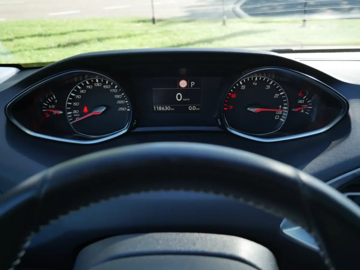 1.2 PureTech Blue Lease Premium