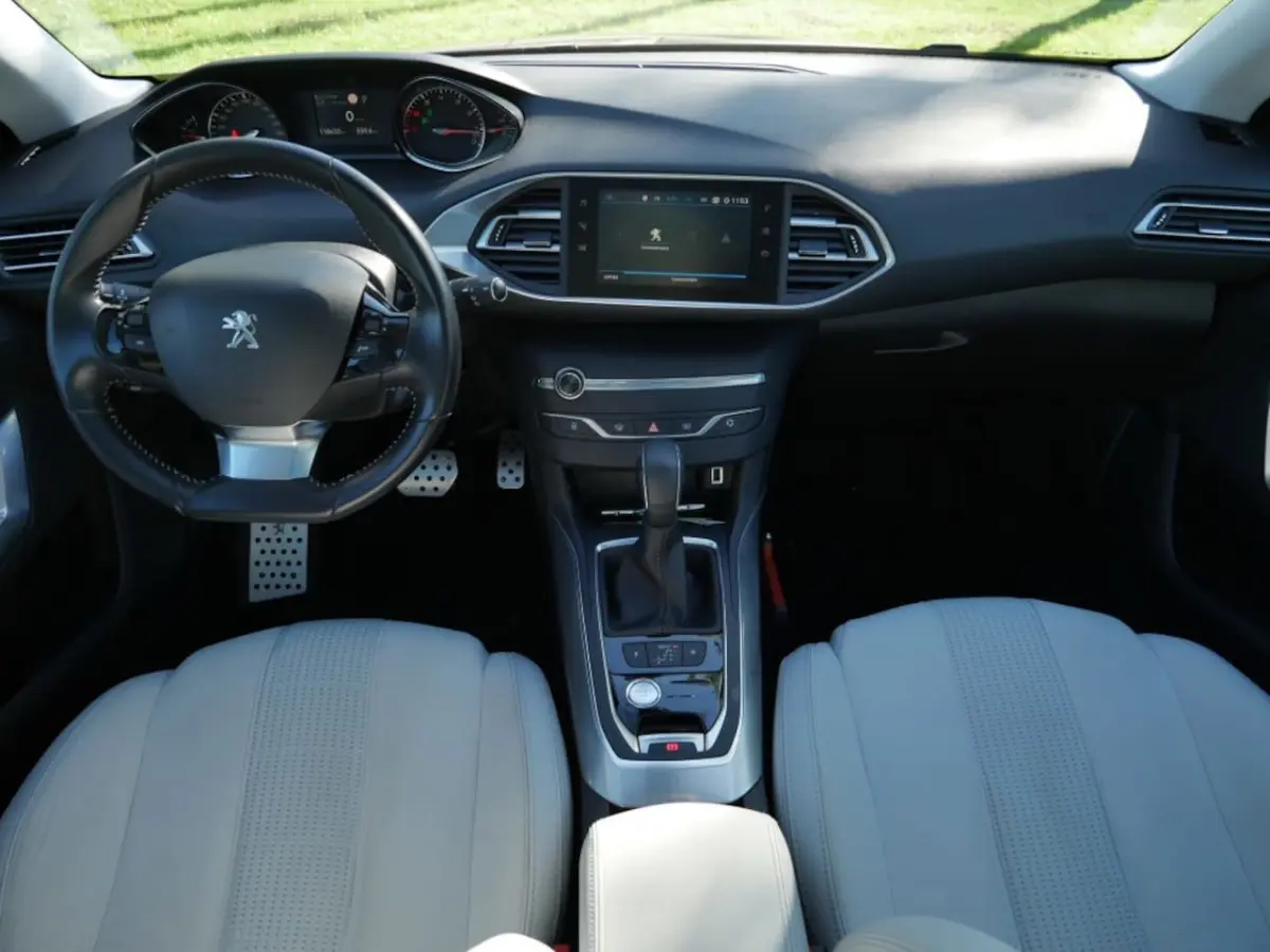 1.2 PureTech Blue Lease Premium