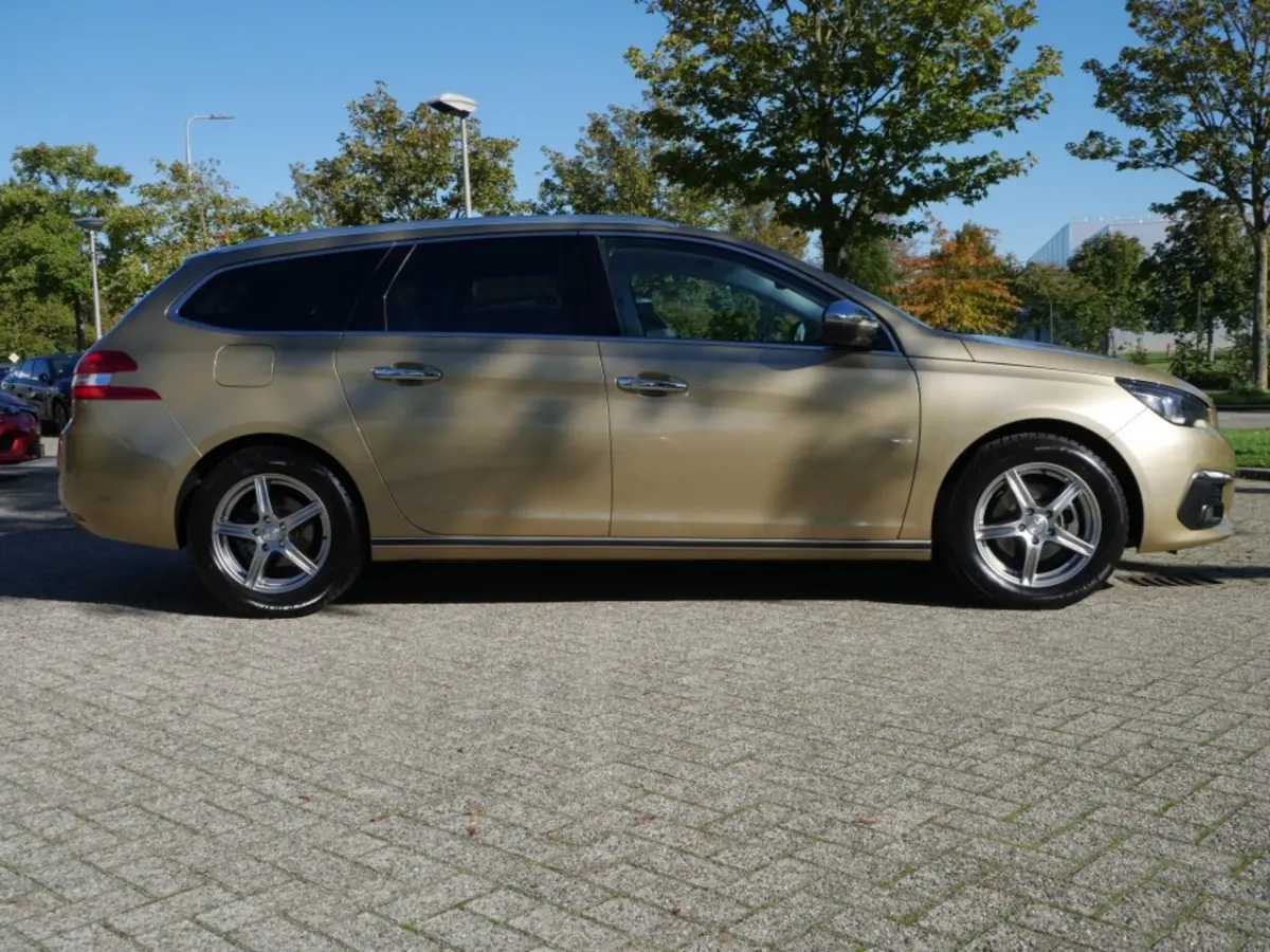 1.2 PureTech Blue Lease Premium