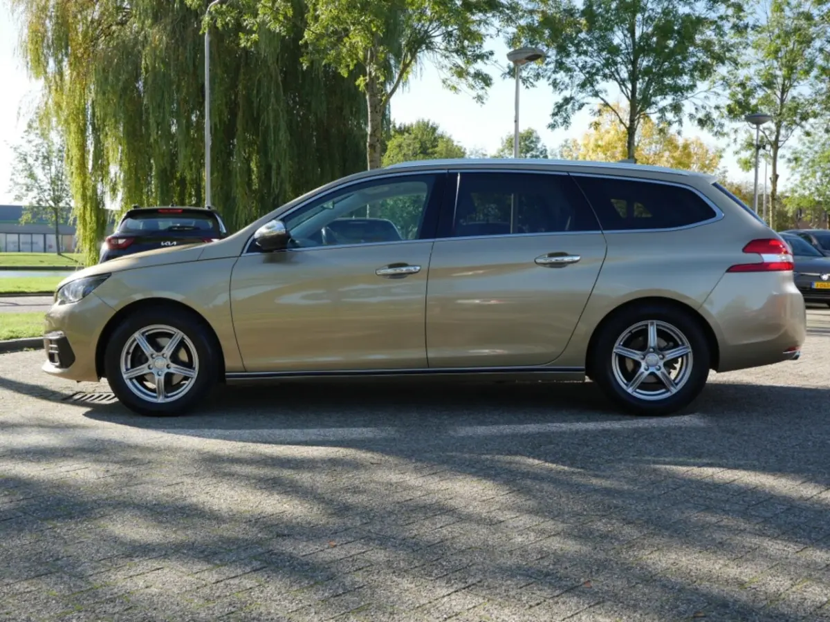 1.2 PureTech Blue Lease Premium