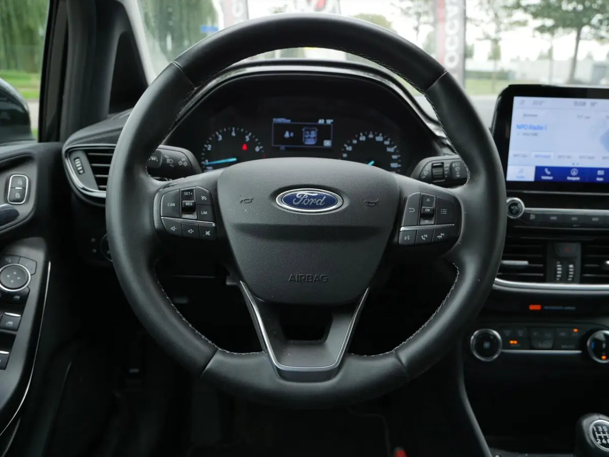 1.0 EcoBoost 95pk Titanium | Technology Pack | Agate Black | Full Map Navigatie |