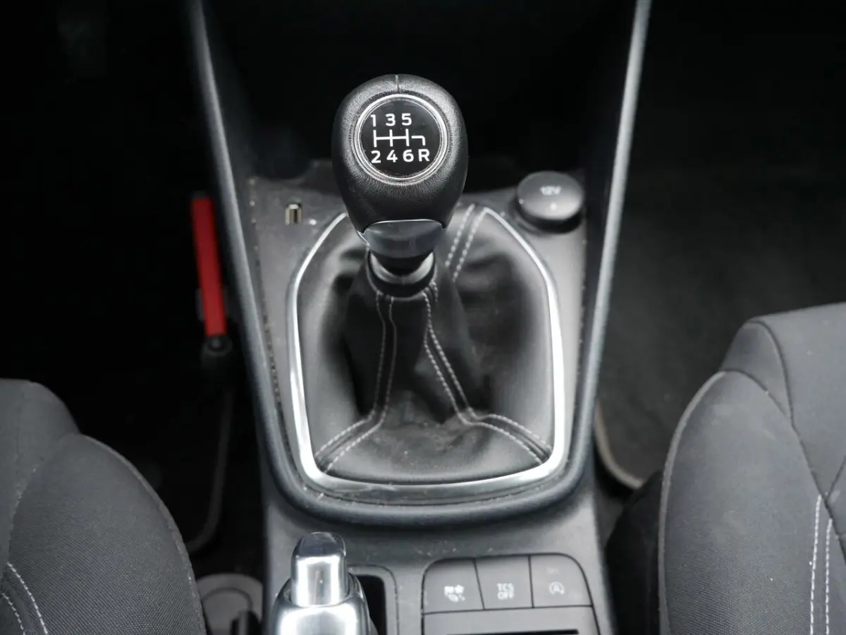 1.0 EcoBoost 95pk Titanium | Technology Pack | Agate Black | Full Map Navigatie |