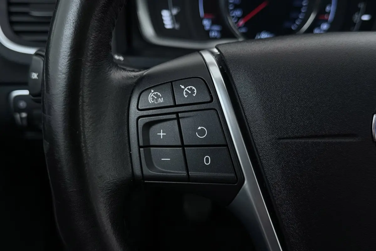 2.0 T4 Nordic+ | Org NL | Schuif-/Kanteldak | Leer | Stoelverwarming | Camera | Cruise Control | Climate Control |