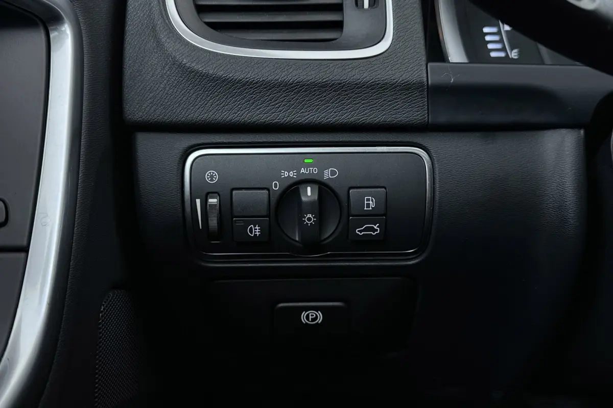 2.0 T4 Nordic+ | Org NL | Schuif-/Kanteldak | Leer | Stoelverwarming | Camera | Cruise Control | Climate Control |