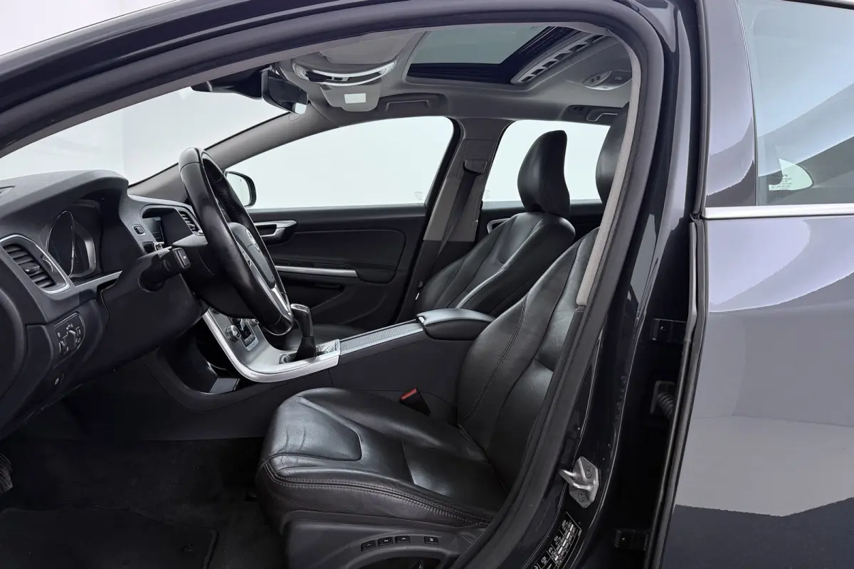 2.0 T4 Nordic+ | Org NL | Schuif-/Kanteldak | Leer | Stoelverwarming | Camera | Cruise Control | Climate Control |