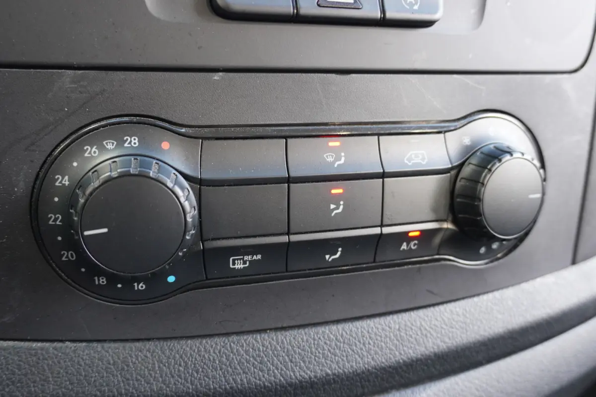 110 CDI Lang Dubbel Cabine EURO 6 - Airco - PDC - NAP - €22.950,- Excl.