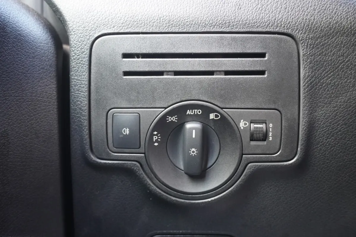 110 CDI Lang Dubbel Cabine EURO 6 - Airco - PDC - NAP - €22.950,- Excl.