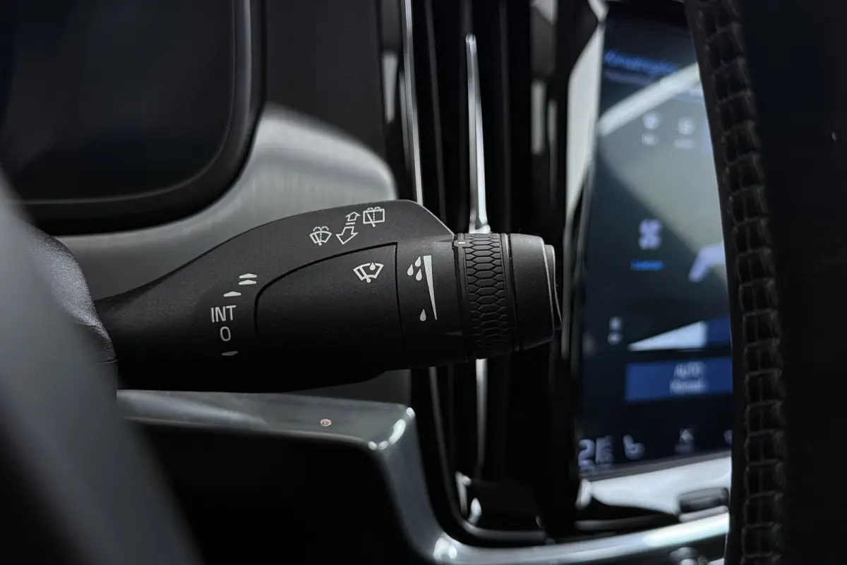 2.0 T5 Pro | Uitklap Trekhaak | Dealer Ond. | Stoelverwarming V+A | CarPlay | Adap. Cruise | Camera |