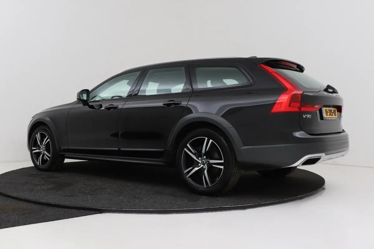 2.0 T5 Pro | Uitklap Trekhaak | Dealer Ond. | Stoelverwarming V+A | CarPlay | Adap. Cruise | Camera |
