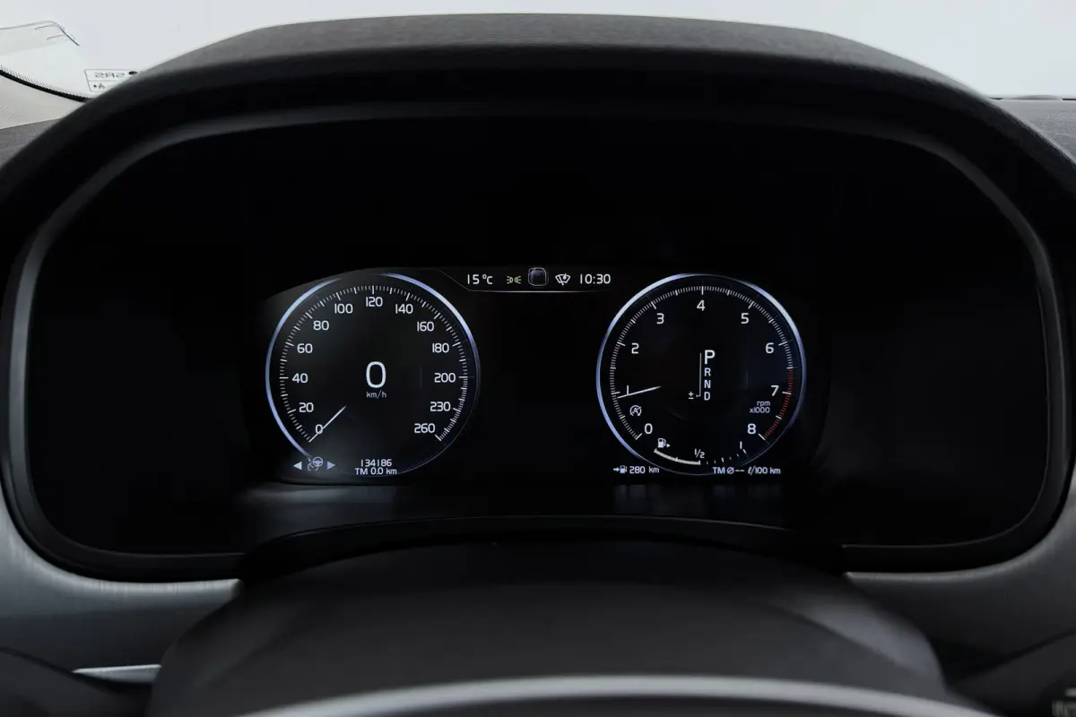 2.0 T5 Pro | Uitklap Trekhaak | Dealer Ond. | Stoelverwarming V+A | CarPlay | Adap. Cruise | Camera |