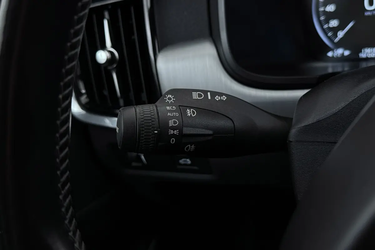 2.0 T5 Pro | Uitklap Trekhaak | Dealer Ond. | Stoelverwarming V+A | CarPlay | Adap. Cruise | Camera |