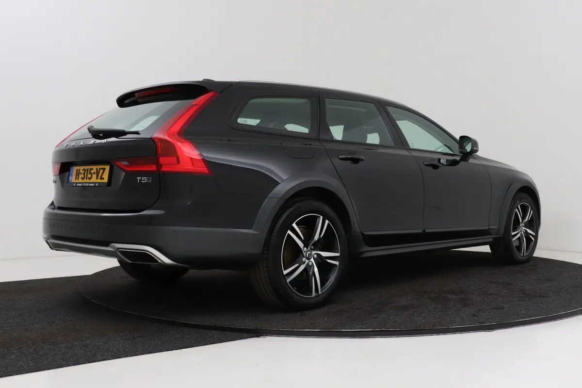 2.0 T5 Pro | Uitklap Trekhaak | Dealer Ond. | Stoelverwarming V+A | CarPlay | Adap. Cruise | Camera |