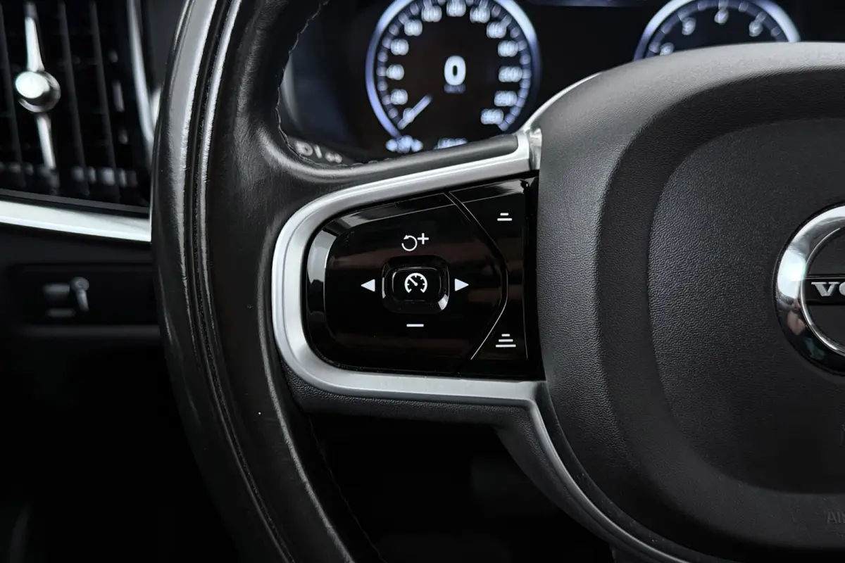 2.0 T5 Pro | Uitklap Trekhaak | Dealer Ond. | Stoelverwarming V+A | CarPlay | Adap. Cruise | Camera |