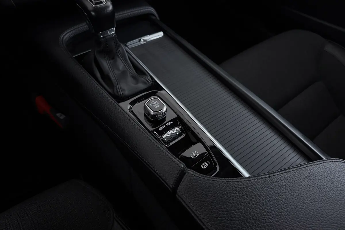 2.0 T5 Pro | Uitklap Trekhaak | Dealer Ond. | Stoelverwarming V+A | CarPlay | Adap. Cruise | Camera |