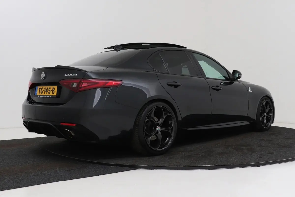 2.0T Super | Panoramadak | CarPlay | Org NL | Harman/Kardon | Stuur-/Stoelverwarming | Breed Navi | Sportstoelen