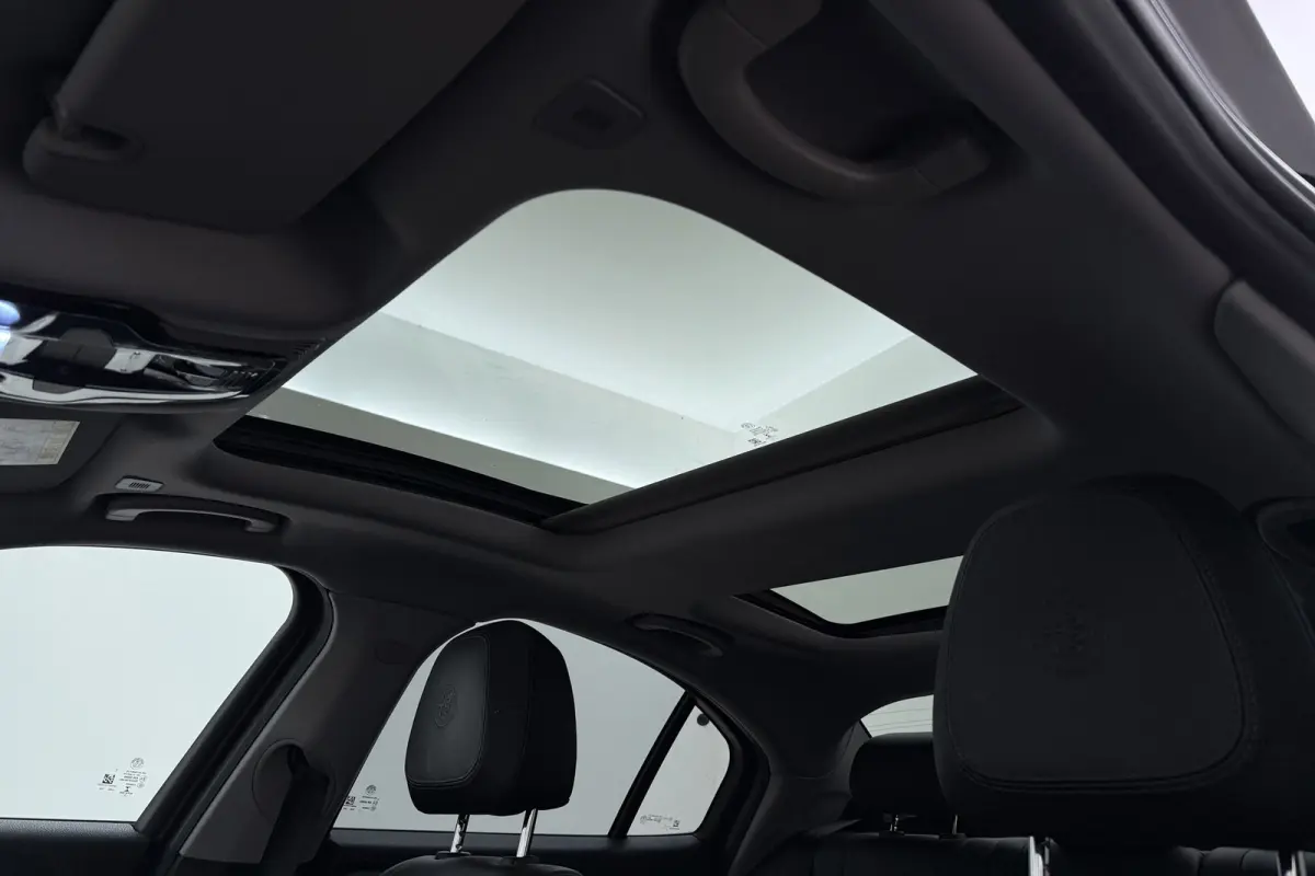 2.0T Super | Panoramadak | CarPlay | Org NL | Harman/Kardon | Stuur-/Stoelverwarming | Breed Navi | Sportstoelen